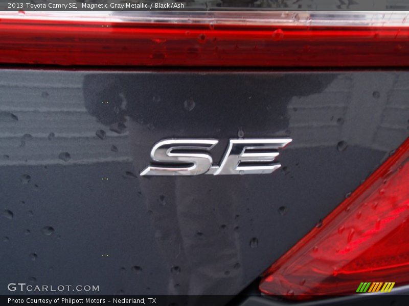 Magnetic Gray Metallic / Black/Ash 2013 Toyota Camry SE