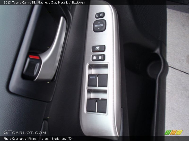 Magnetic Gray Metallic / Black/Ash 2013 Toyota Camry SE