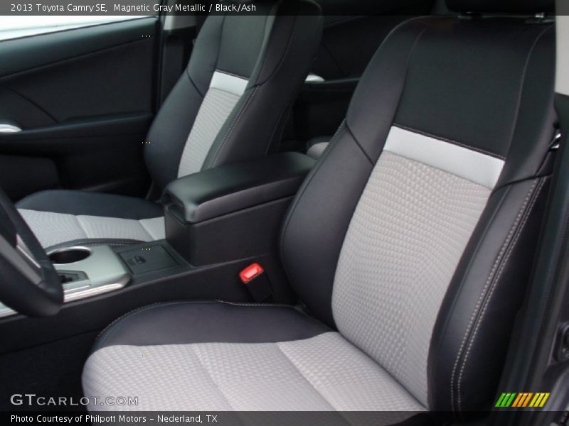 Magnetic Gray Metallic / Black/Ash 2013 Toyota Camry SE