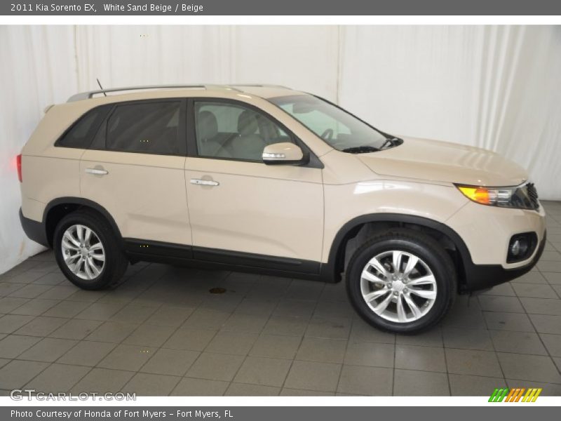 White Sand Beige / Beige 2011 Kia Sorento EX