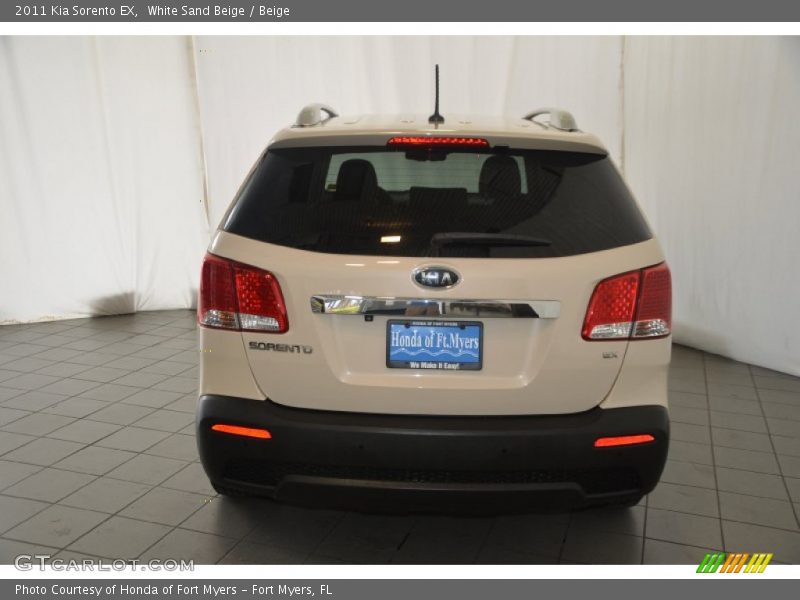 White Sand Beige / Beige 2011 Kia Sorento EX
