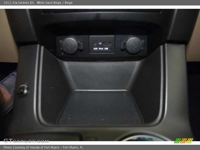 White Sand Beige / Beige 2011 Kia Sorento EX