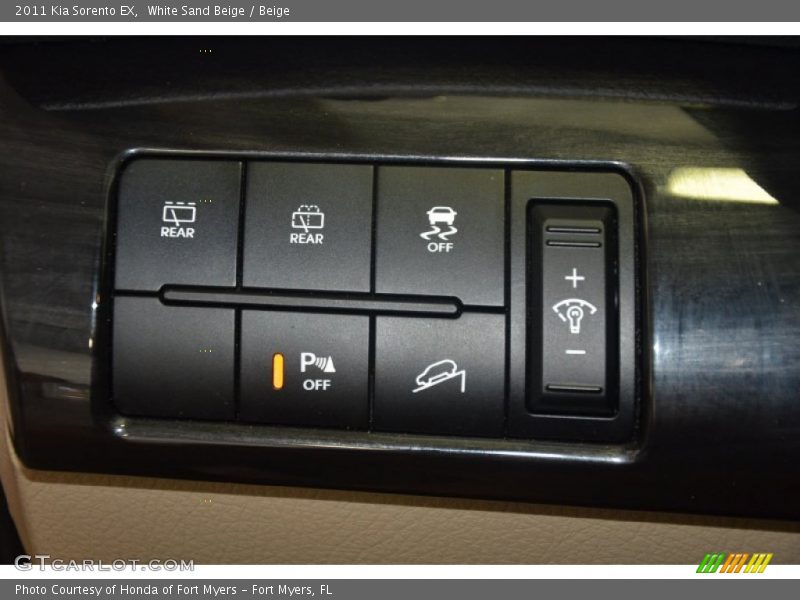 White Sand Beige / Beige 2011 Kia Sorento EX