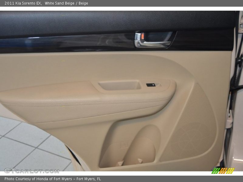 White Sand Beige / Beige 2011 Kia Sorento EX