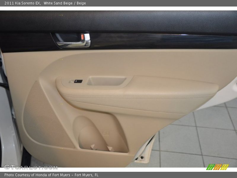 White Sand Beige / Beige 2011 Kia Sorento EX