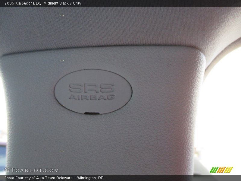 Midnight Black / Gray 2006 Kia Sedona LX