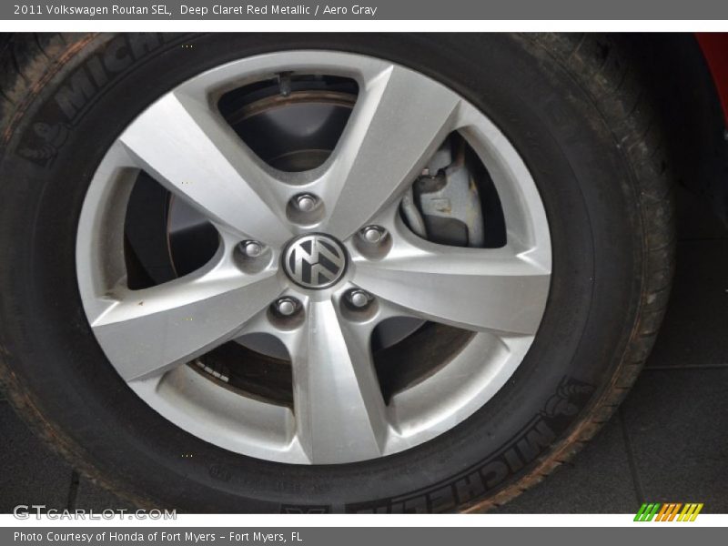 Deep Claret Red Metallic / Aero Gray 2011 Volkswagen Routan SEL