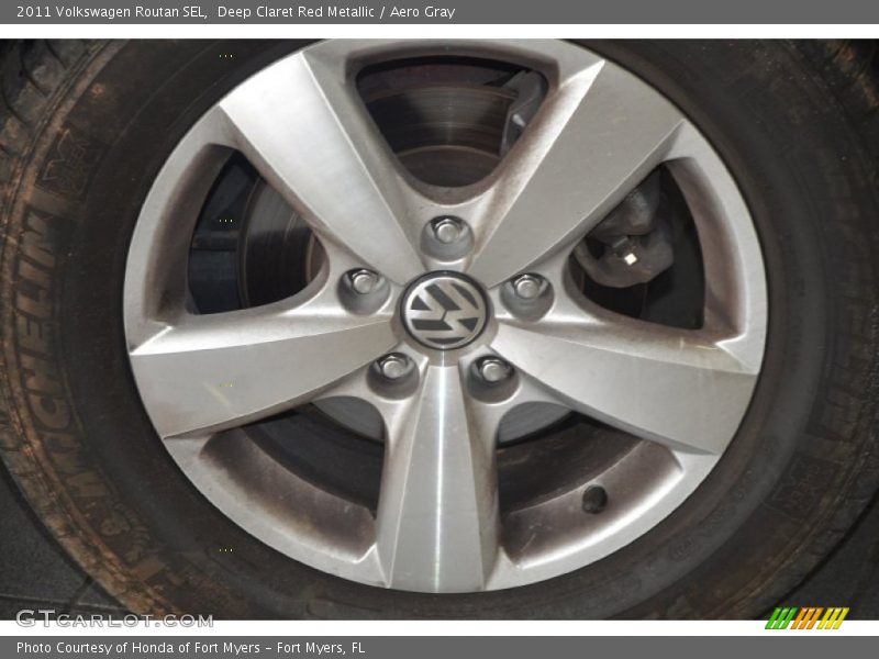 Deep Claret Red Metallic / Aero Gray 2011 Volkswagen Routan SEL