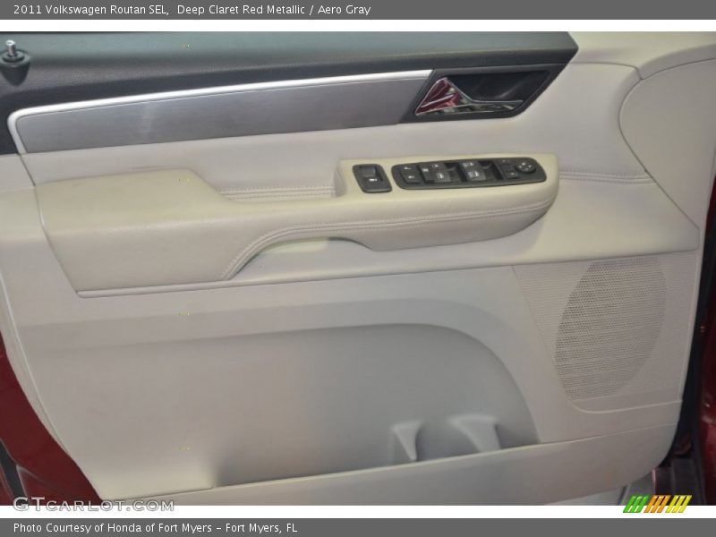 Deep Claret Red Metallic / Aero Gray 2011 Volkswagen Routan SEL