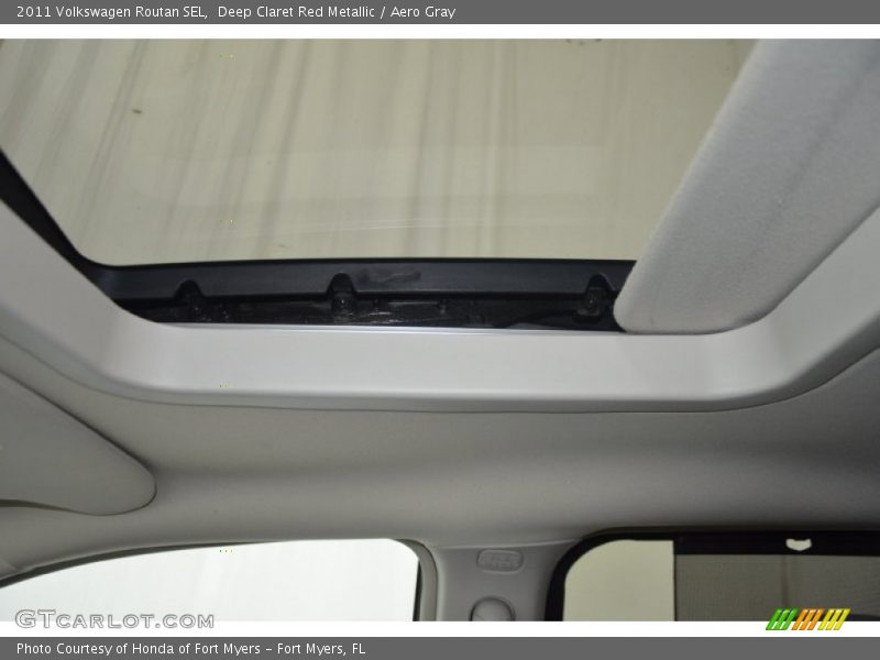Deep Claret Red Metallic / Aero Gray 2011 Volkswagen Routan SEL