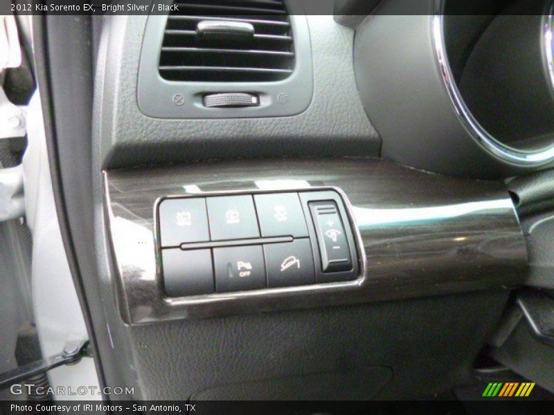 Bright Silver / Black 2012 Kia Sorento EX