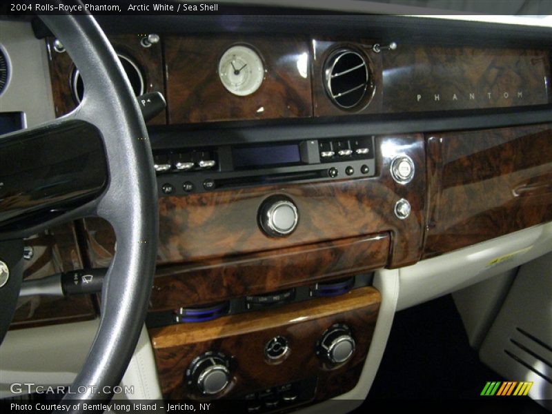Arctic White / Sea Shell 2004 Rolls-Royce Phantom