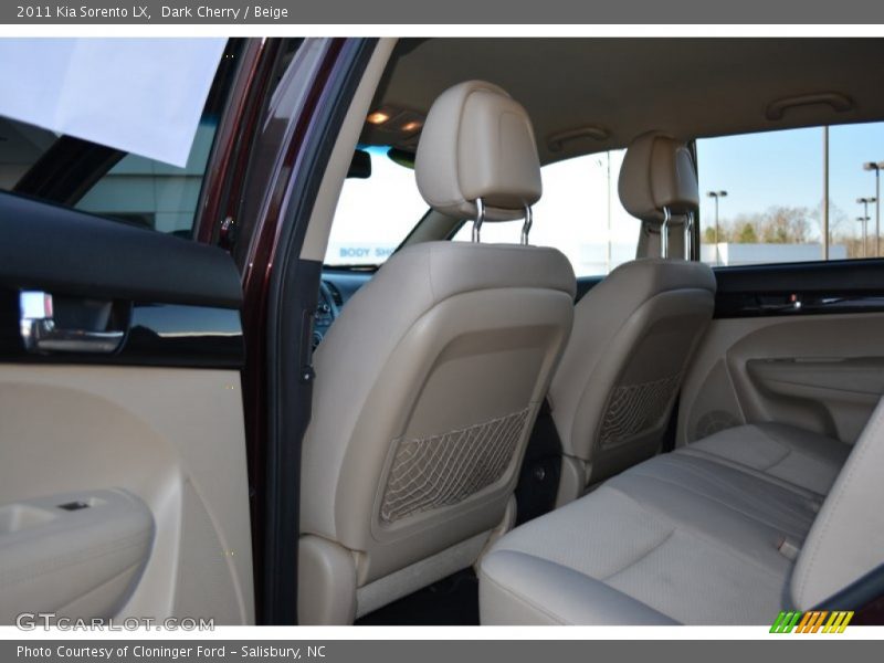Dark Cherry / Beige 2011 Kia Sorento LX