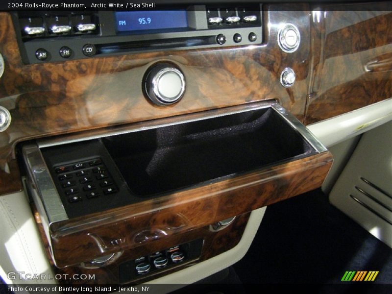 Arctic White / Sea Shell 2004 Rolls-Royce Phantom