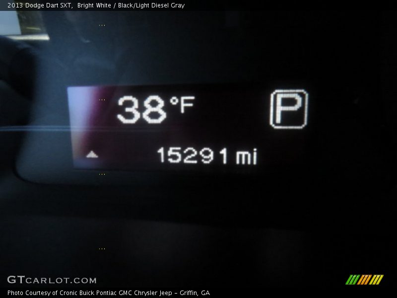 Bright White / Black/Light Diesel Gray 2013 Dodge Dart SXT