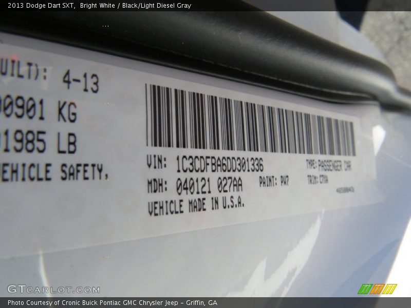 Bright White / Black/Light Diesel Gray 2013 Dodge Dart SXT