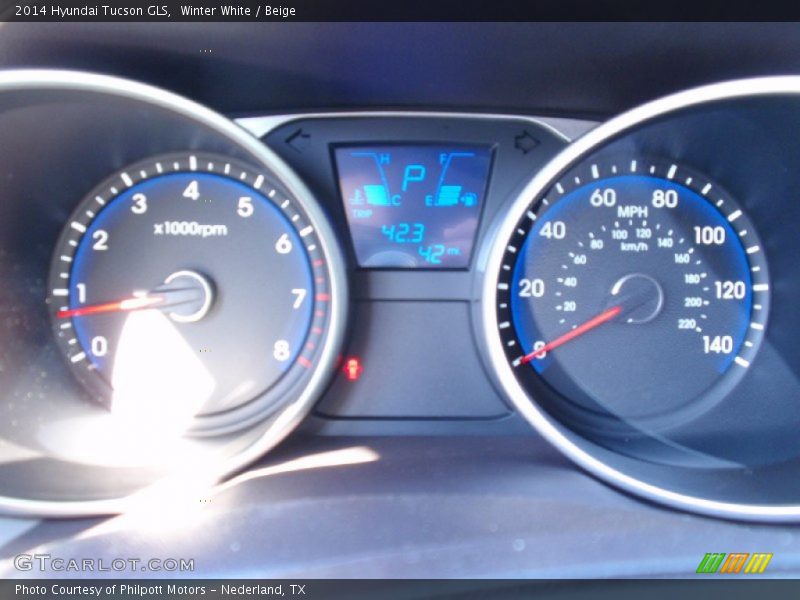 Winter White / Beige 2014 Hyundai Tucson GLS