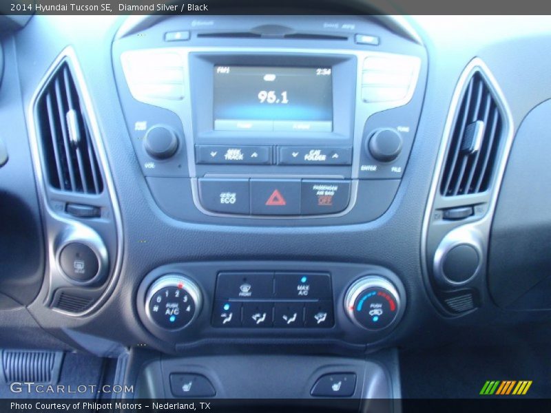 Diamond Silver / Black 2014 Hyundai Tucson SE