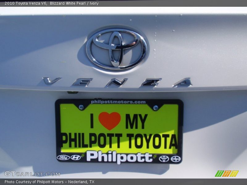 Blizzard White Pearl / Ivory 2010 Toyota Venza V6
