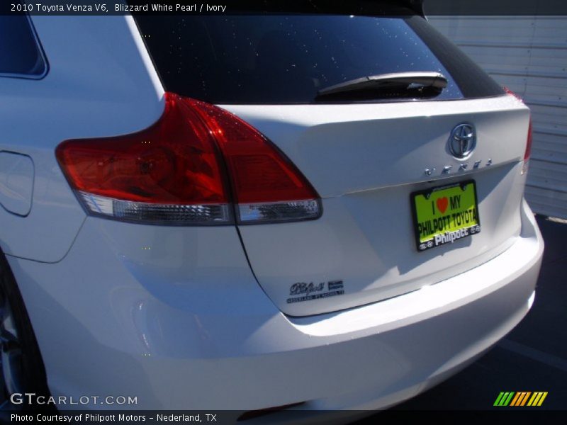 Blizzard White Pearl / Ivory 2010 Toyota Venza V6