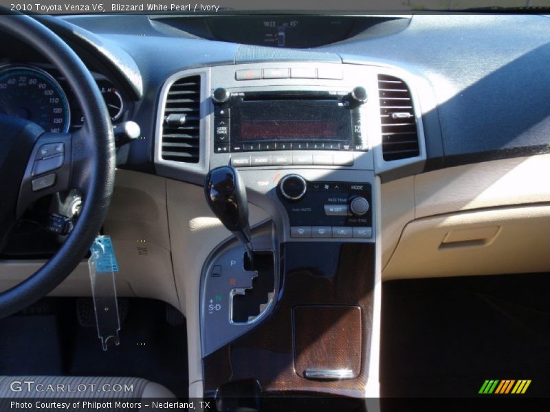 Blizzard White Pearl / Ivory 2010 Toyota Venza V6