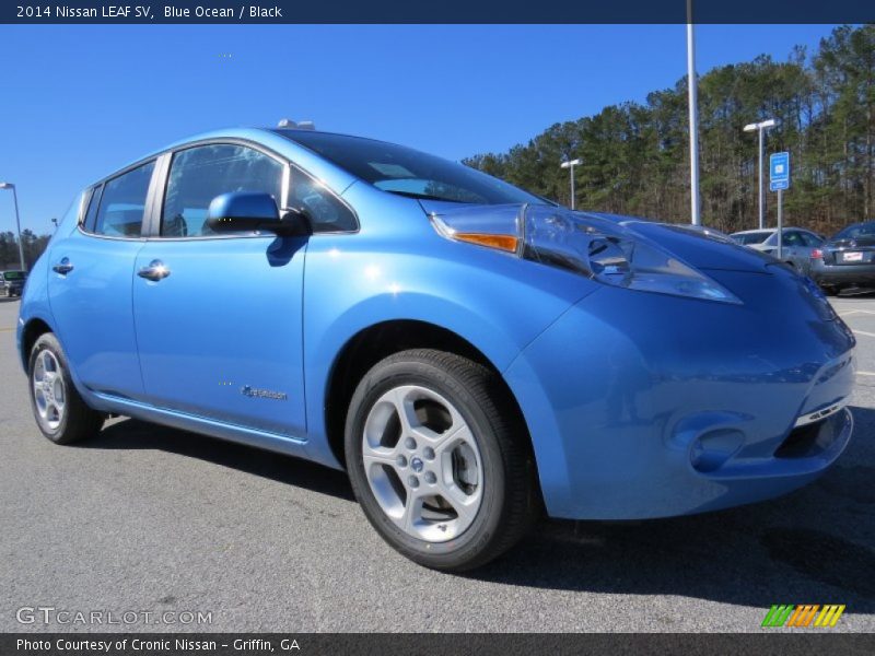 Front 3/4 View of 2014 LEAF SV