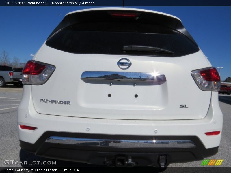 Moonlight White / Almond 2014 Nissan Pathfinder SL