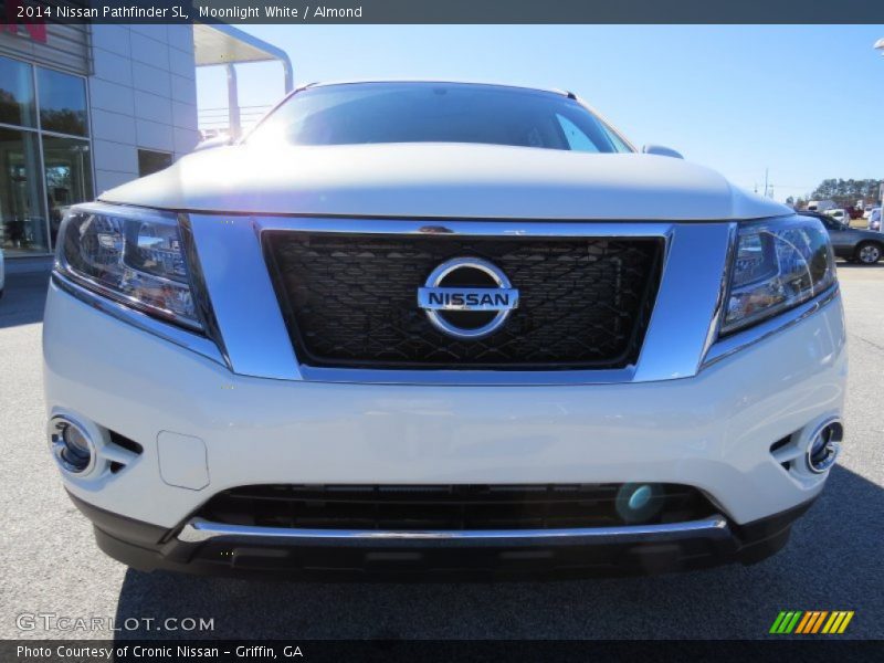 Moonlight White / Almond 2014 Nissan Pathfinder SL