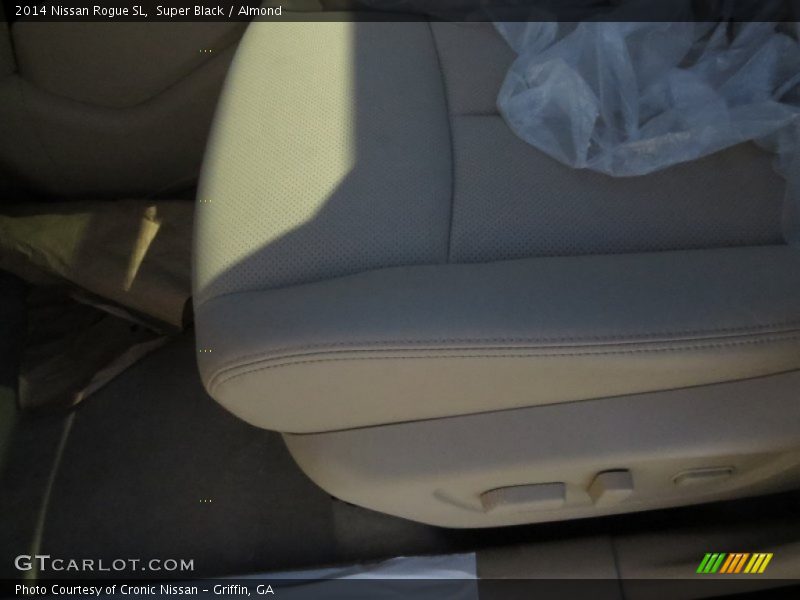 Super Black / Almond 2014 Nissan Rogue SL