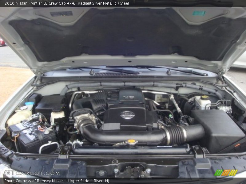 Radiant Silver Metallic / Steel 2010 Nissan Frontier LE Crew Cab 4x4