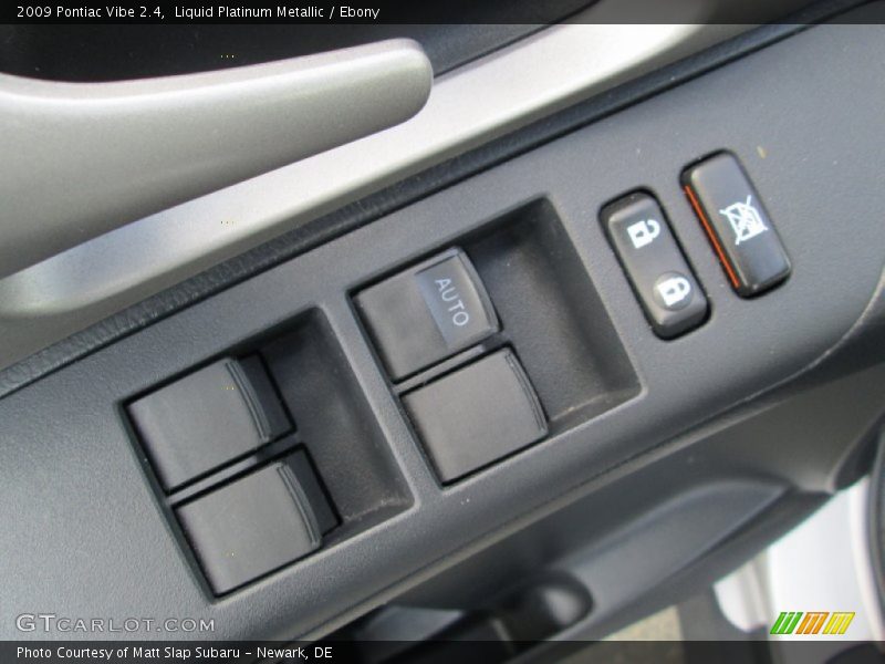 Liquid Platinum Metallic / Ebony 2009 Pontiac Vibe 2.4