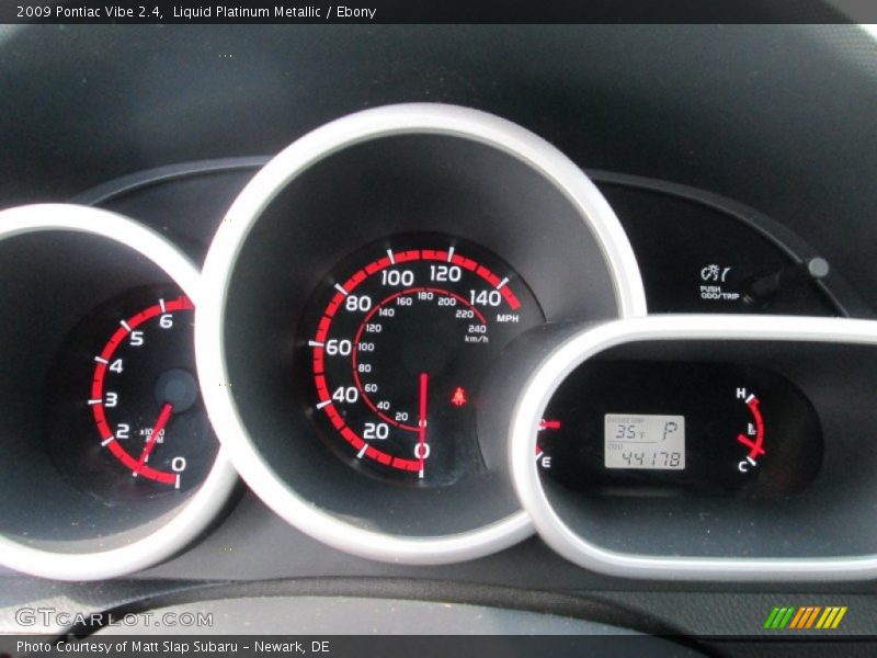 Liquid Platinum Metallic / Ebony 2009 Pontiac Vibe 2.4