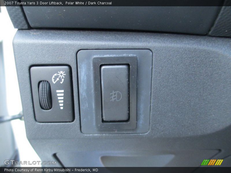 Polar White / Dark Charcoal 2007 Toyota Yaris 3 Door Liftback