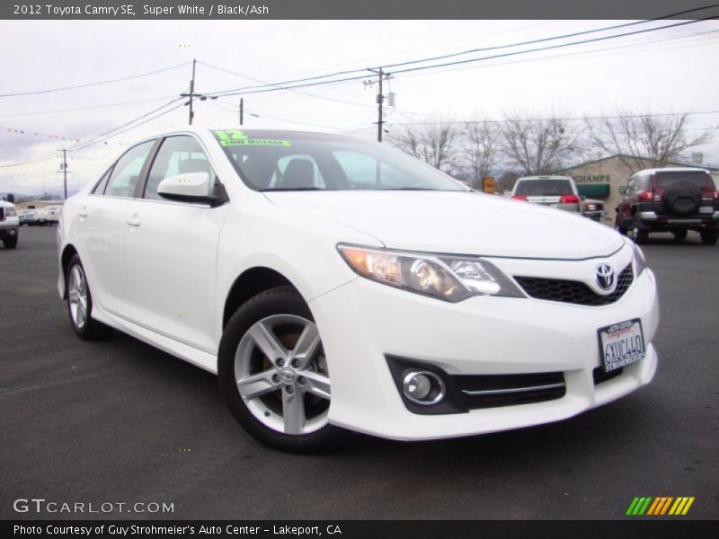 Super White / Black/Ash 2012 Toyota Camry SE