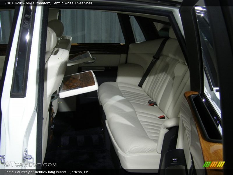 Arctic White / Sea Shell 2004 Rolls-Royce Phantom