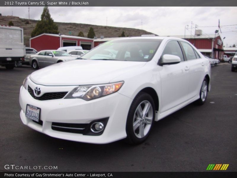 Super White / Black/Ash 2012 Toyota Camry SE
