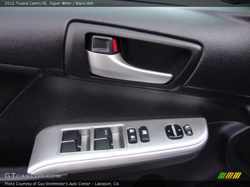 Super White / Black/Ash 2012 Toyota Camry SE
