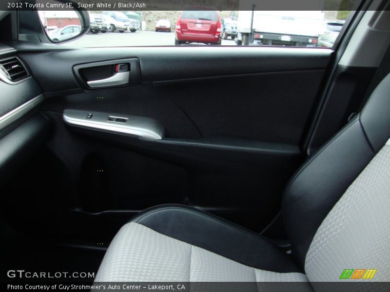 Super White / Black/Ash 2012 Toyota Camry SE