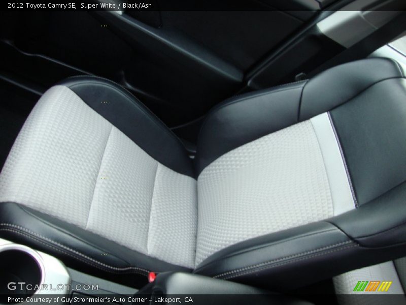 Super White / Black/Ash 2012 Toyota Camry SE