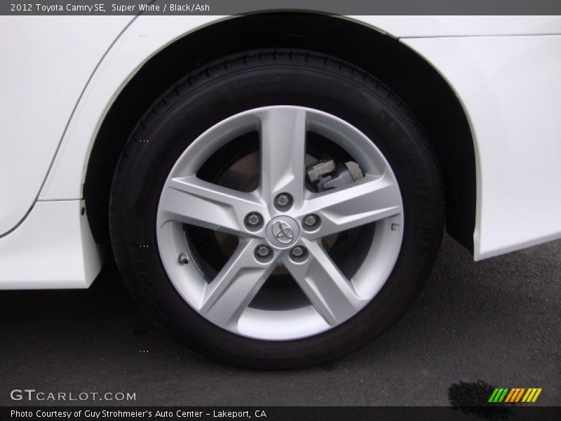 Super White / Black/Ash 2012 Toyota Camry SE