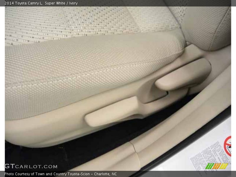 Super White / Ivory 2014 Toyota Camry L