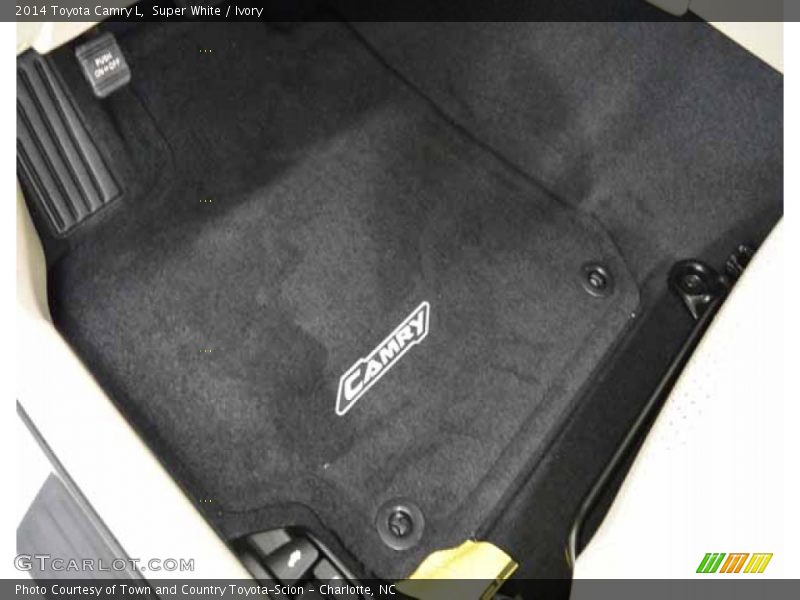 Super White / Ivory 2014 Toyota Camry L