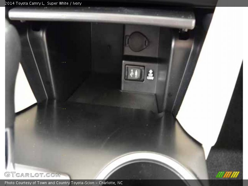 Super White / Ivory 2014 Toyota Camry L