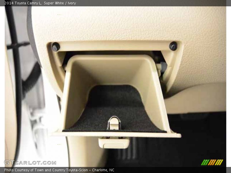 Super White / Ivory 2014 Toyota Camry L