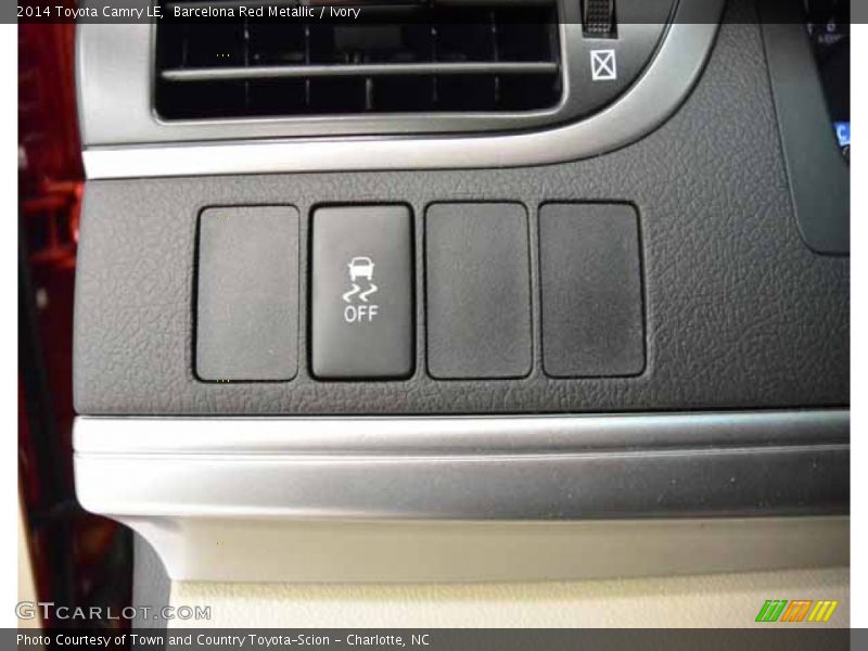 Barcelona Red Metallic / Ivory 2014 Toyota Camry LE