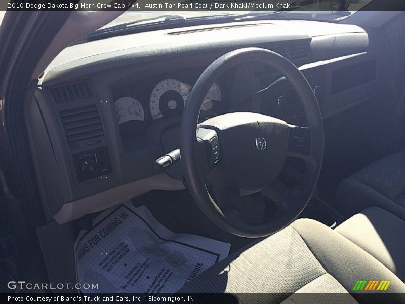 Austin Tan Pearl Coat / Dark Khaki/Medium Khaki 2010 Dodge Dakota Big Horn Crew Cab 4x4