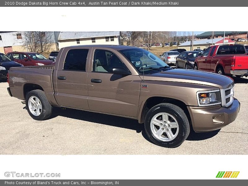 Austin Tan Pearl Coat / Dark Khaki/Medium Khaki 2010 Dodge Dakota Big Horn Crew Cab 4x4