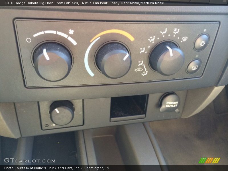 Austin Tan Pearl Coat / Dark Khaki/Medium Khaki 2010 Dodge Dakota Big Horn Crew Cab 4x4