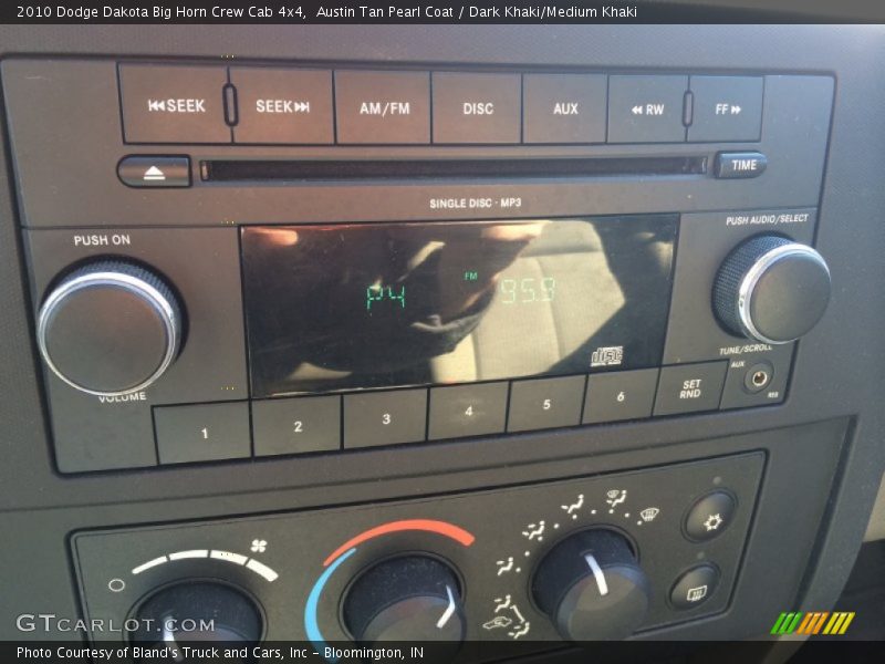 Austin Tan Pearl Coat / Dark Khaki/Medium Khaki 2010 Dodge Dakota Big Horn Crew Cab 4x4