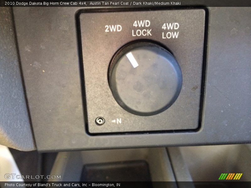 Austin Tan Pearl Coat / Dark Khaki/Medium Khaki 2010 Dodge Dakota Big Horn Crew Cab 4x4